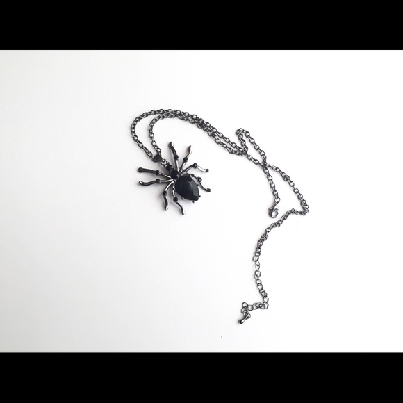 Spider Pendant Necklace - Picture 2 of 6